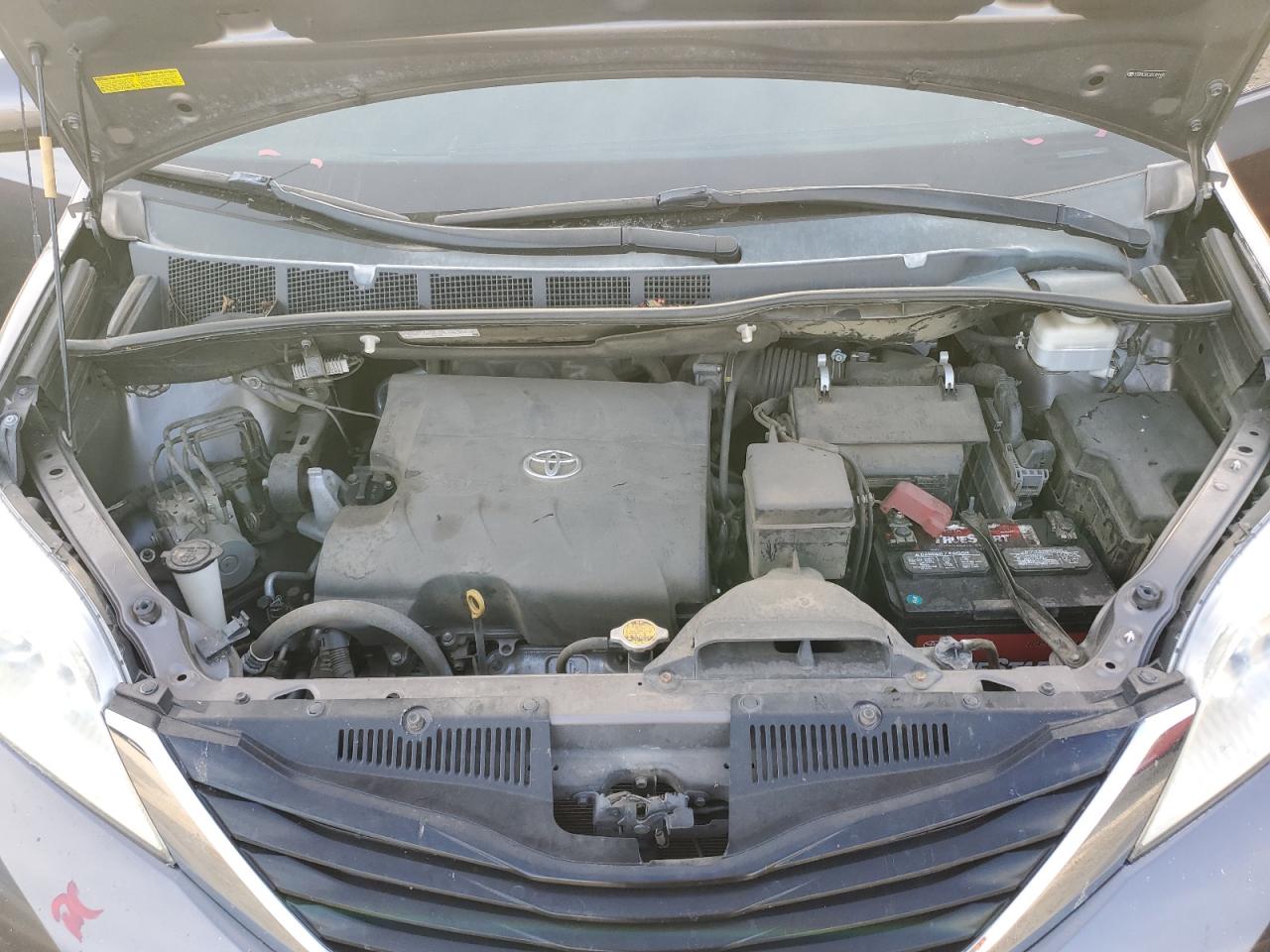 2013 Toyota Sienna - Image 12
