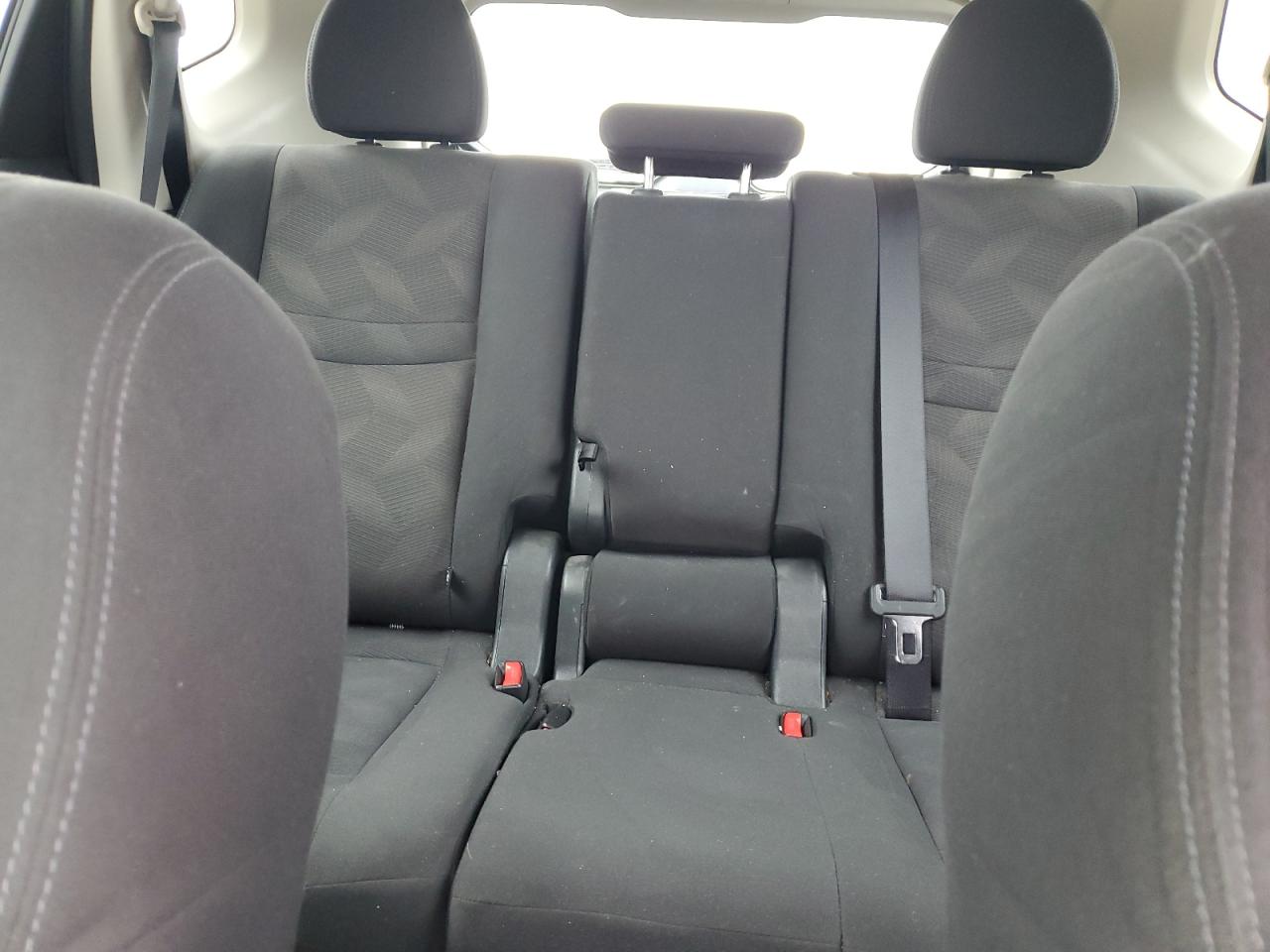 2016 Nissan Rogue - Image 10