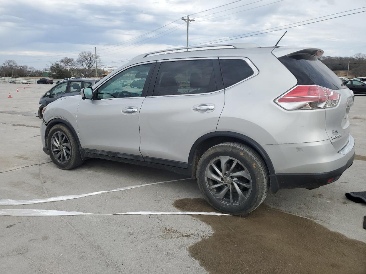 2015 Nissan Rogue - Image 2