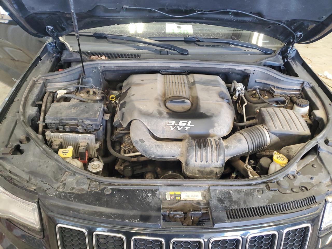 2014 Jeep Grand Cherokee - Image 11