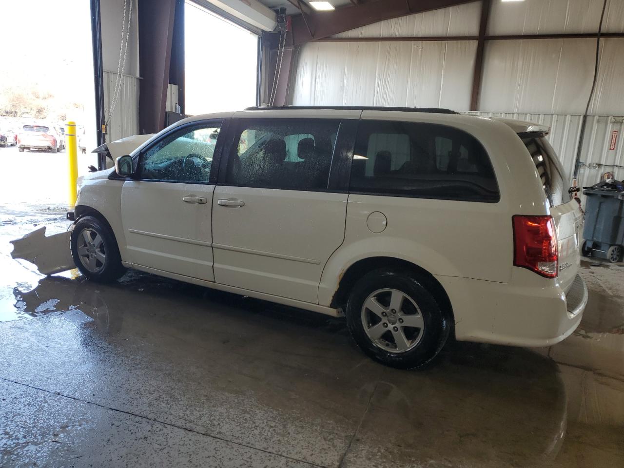 2011 Dodge Caravan - Image 2