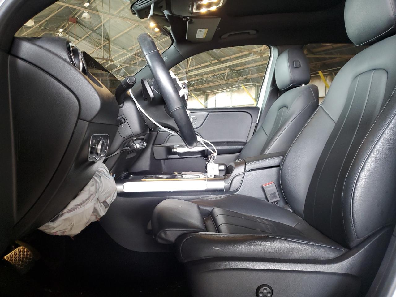 2020 Mercedes-Benz GLB - Image 7