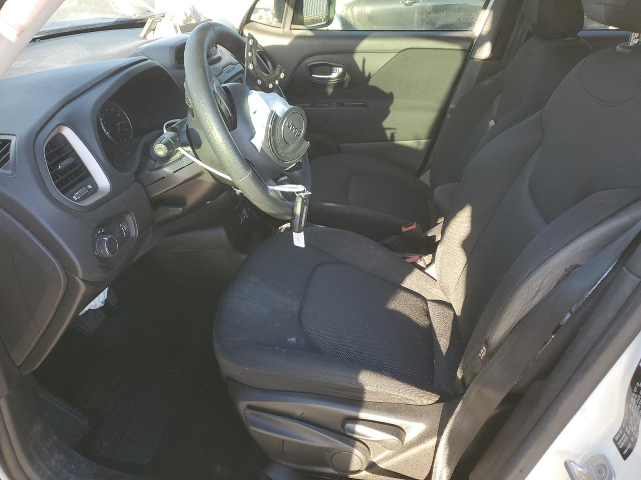 2017 Jeep Renegade - Image 7