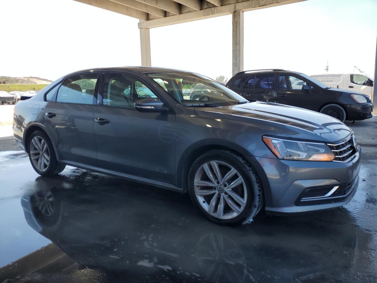 2019 Volkswagen Passat - Image 4