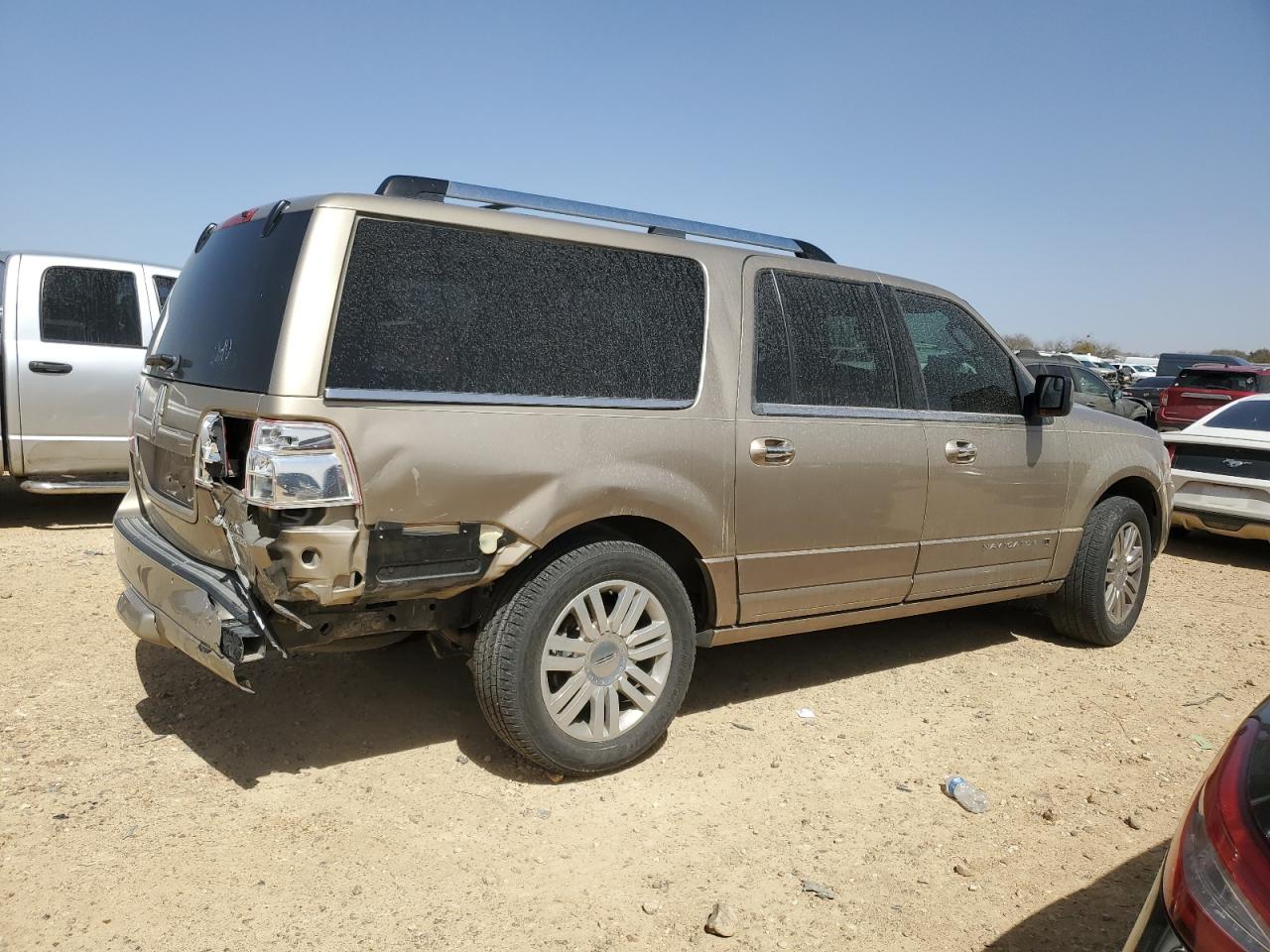 2014 Lincoln Navigator - Image 3