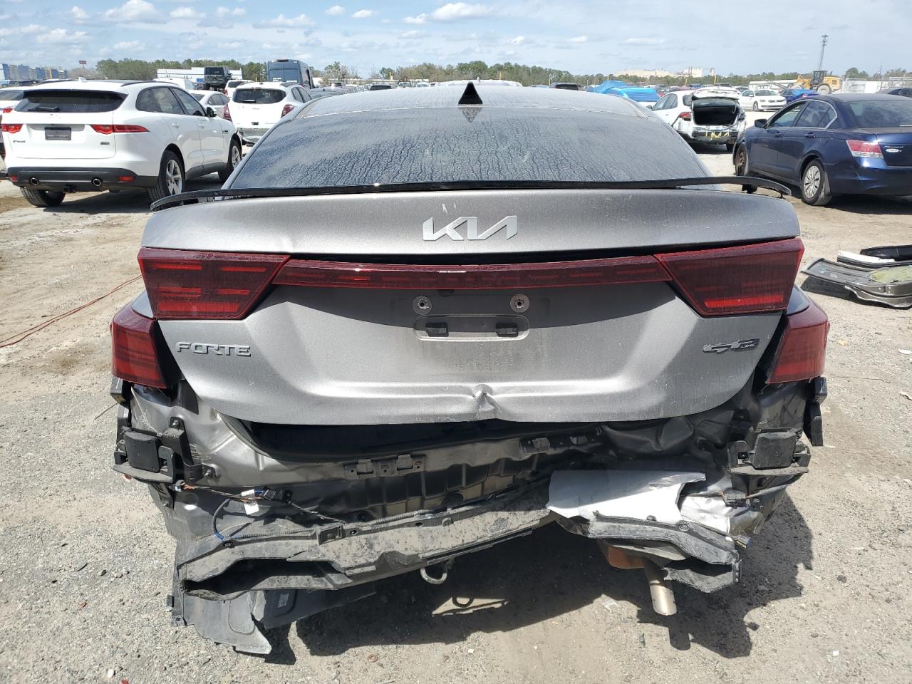 2023 Kia Forte - Image 6