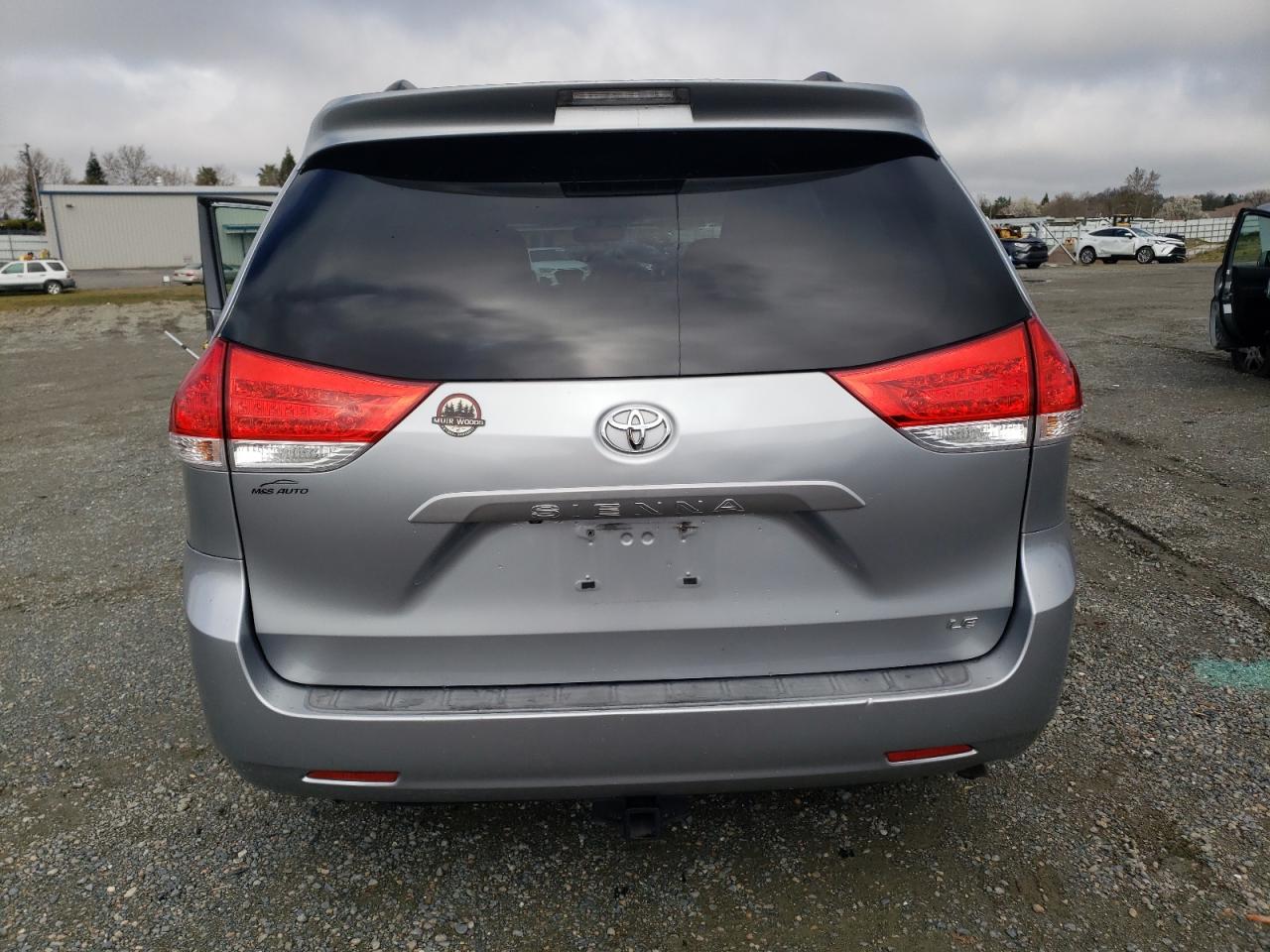 2011 Toyota Sienna - Image 6