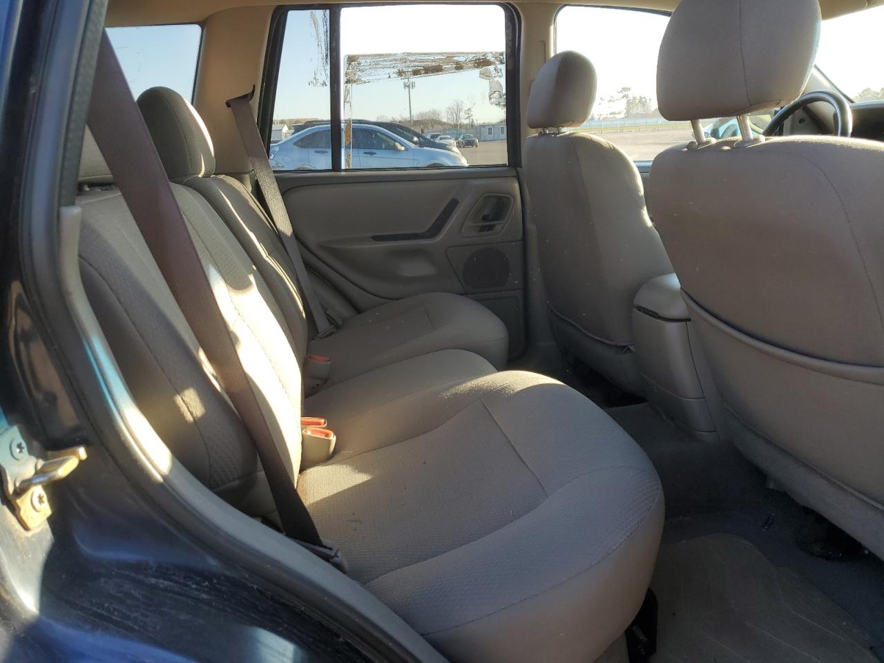 2004 Jeep Grand Cherokee - Image 11