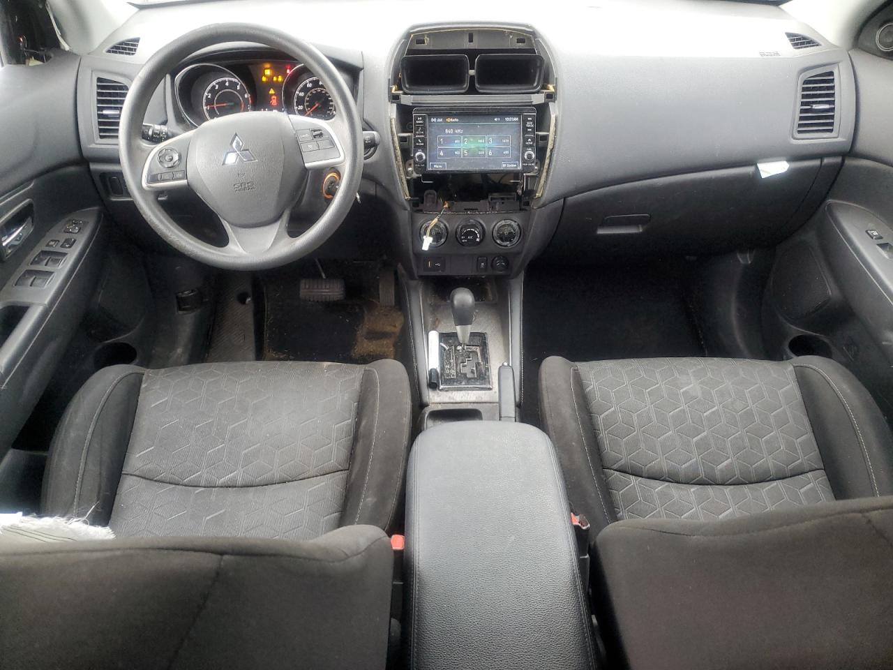 2021 Mitsubishi Outlander - Image 8