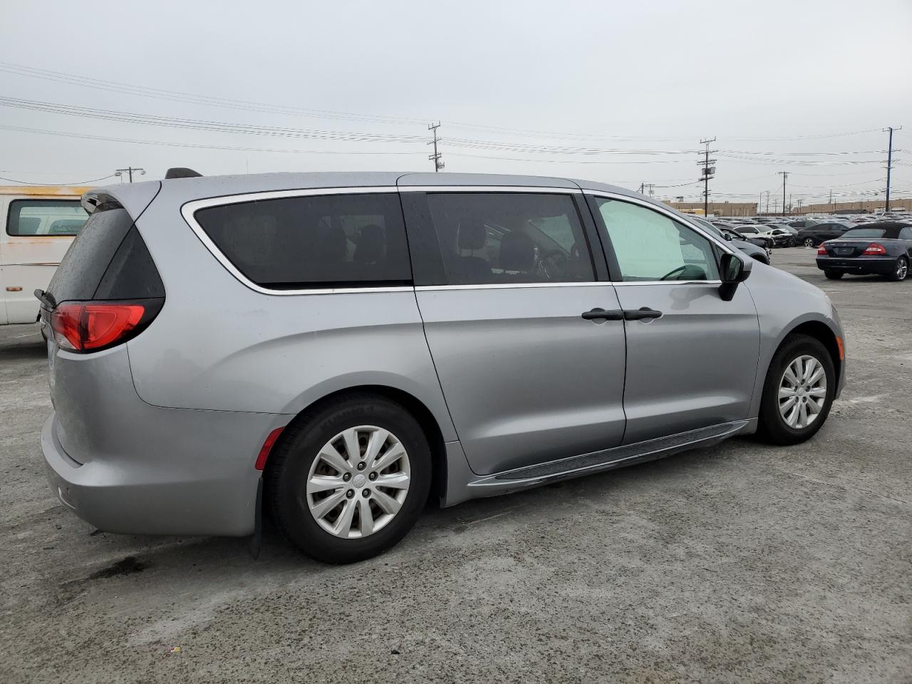 2018 Chrysler Pacifica - Image 3