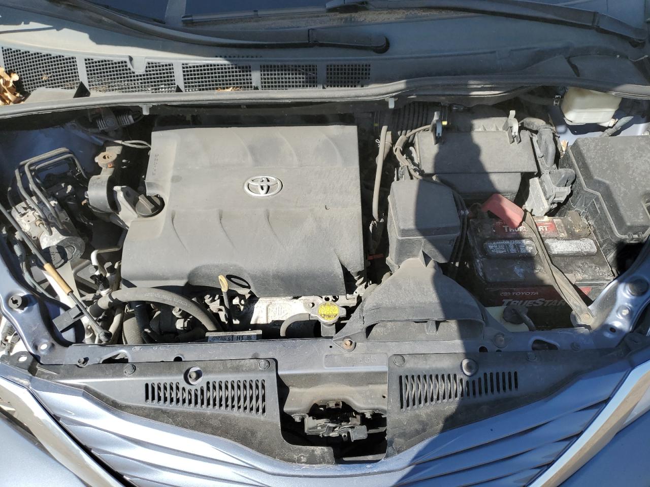 2015 Toyota Sienna - Image 12