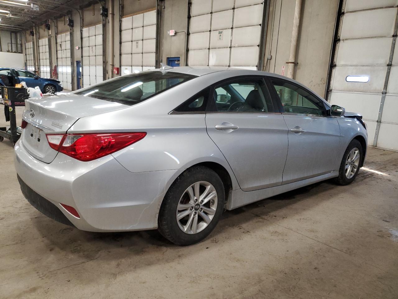 2014 Hyundai Sonata - Image 3