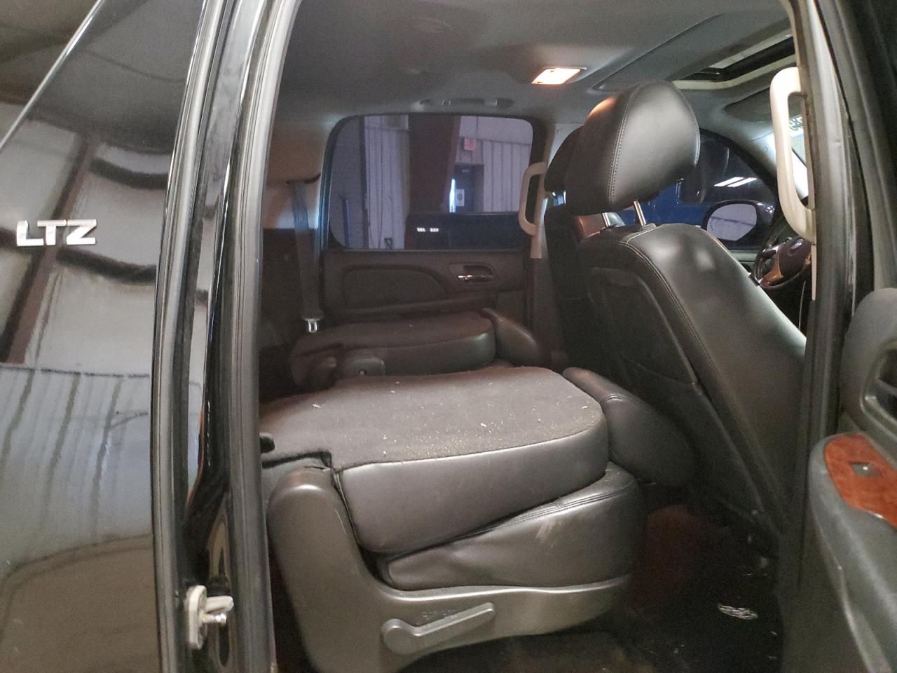 2013 Chevrolet Suburban - Image 11