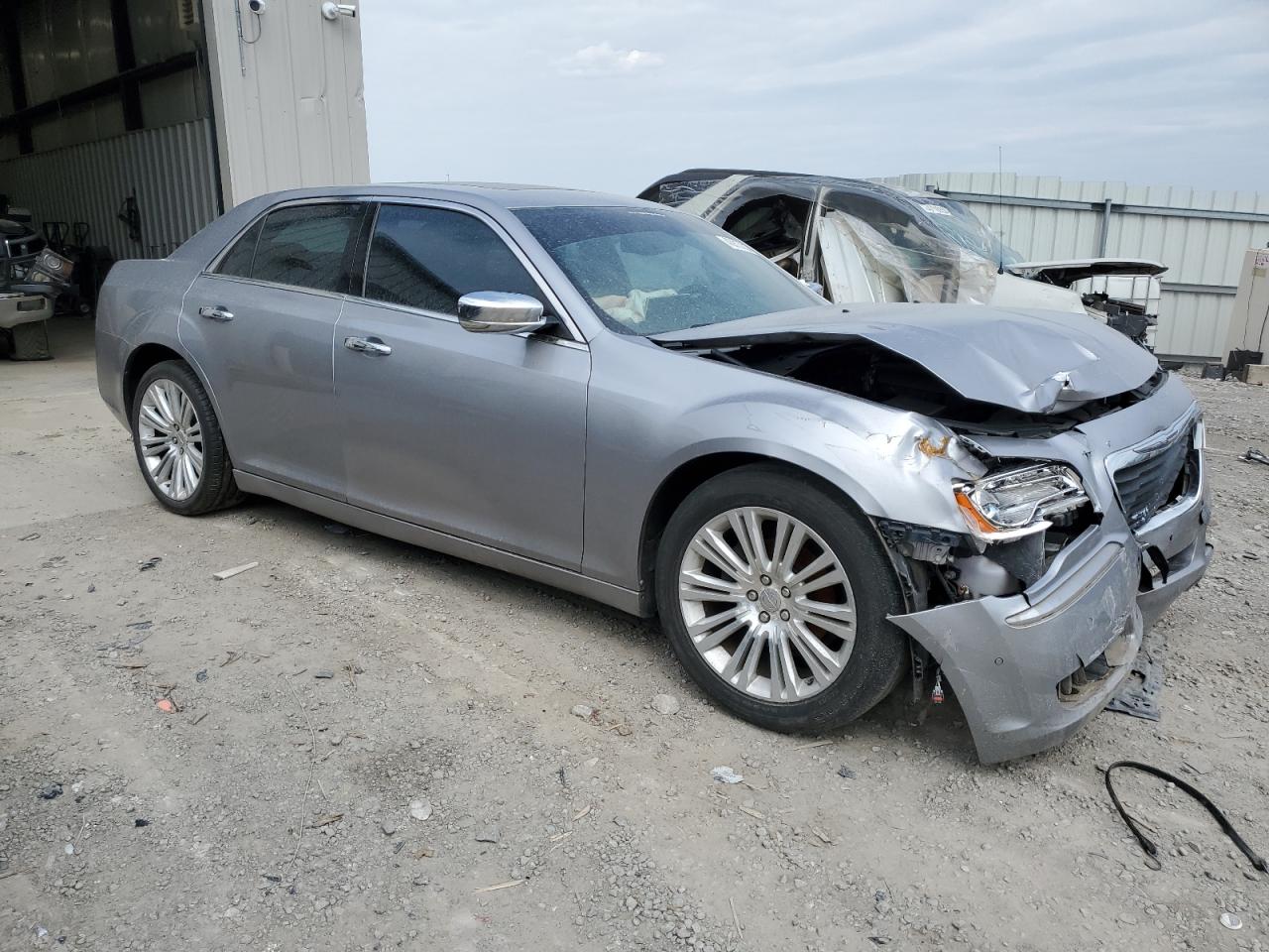 2013 Chrysler 300 - Image 4