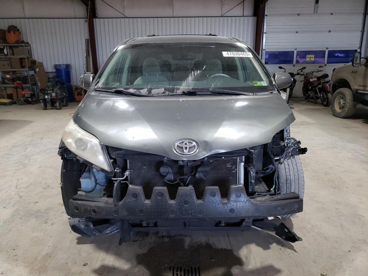 2013 Toyota Sienna - Image 5