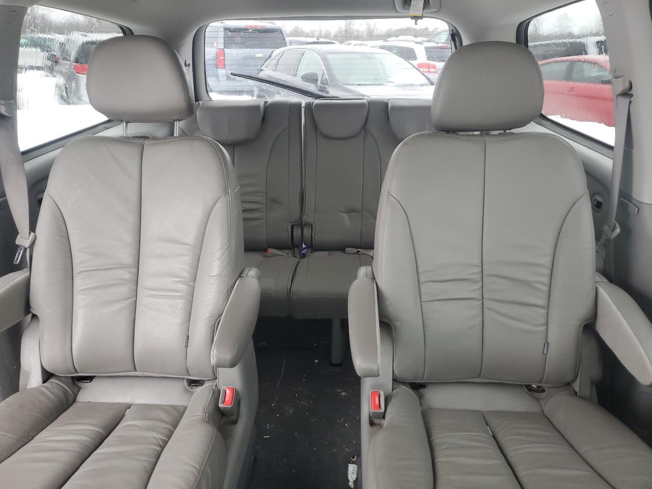 2014 Kia Sedona - Image 10