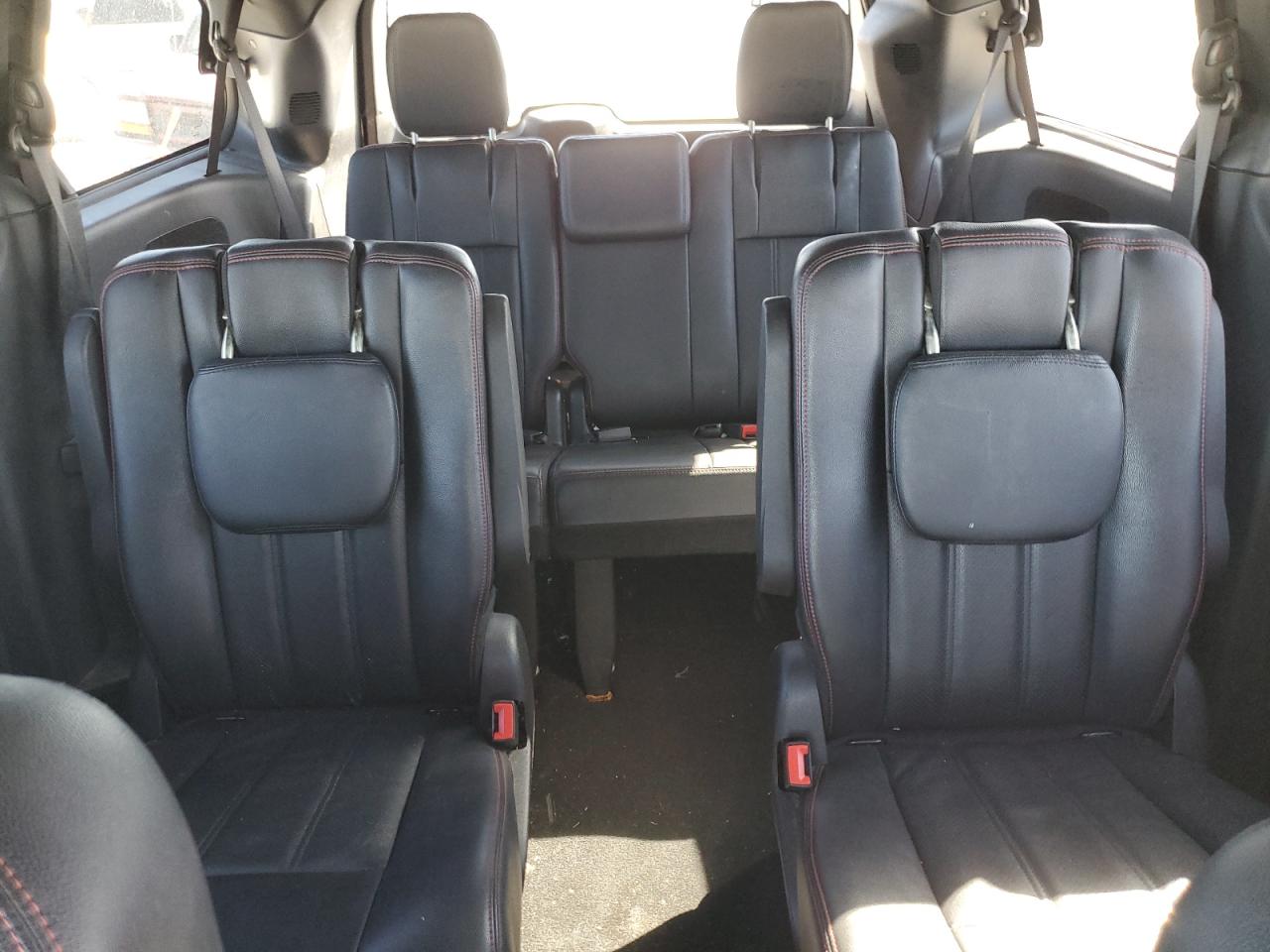 2019 Dodge Caravan - Image 10
