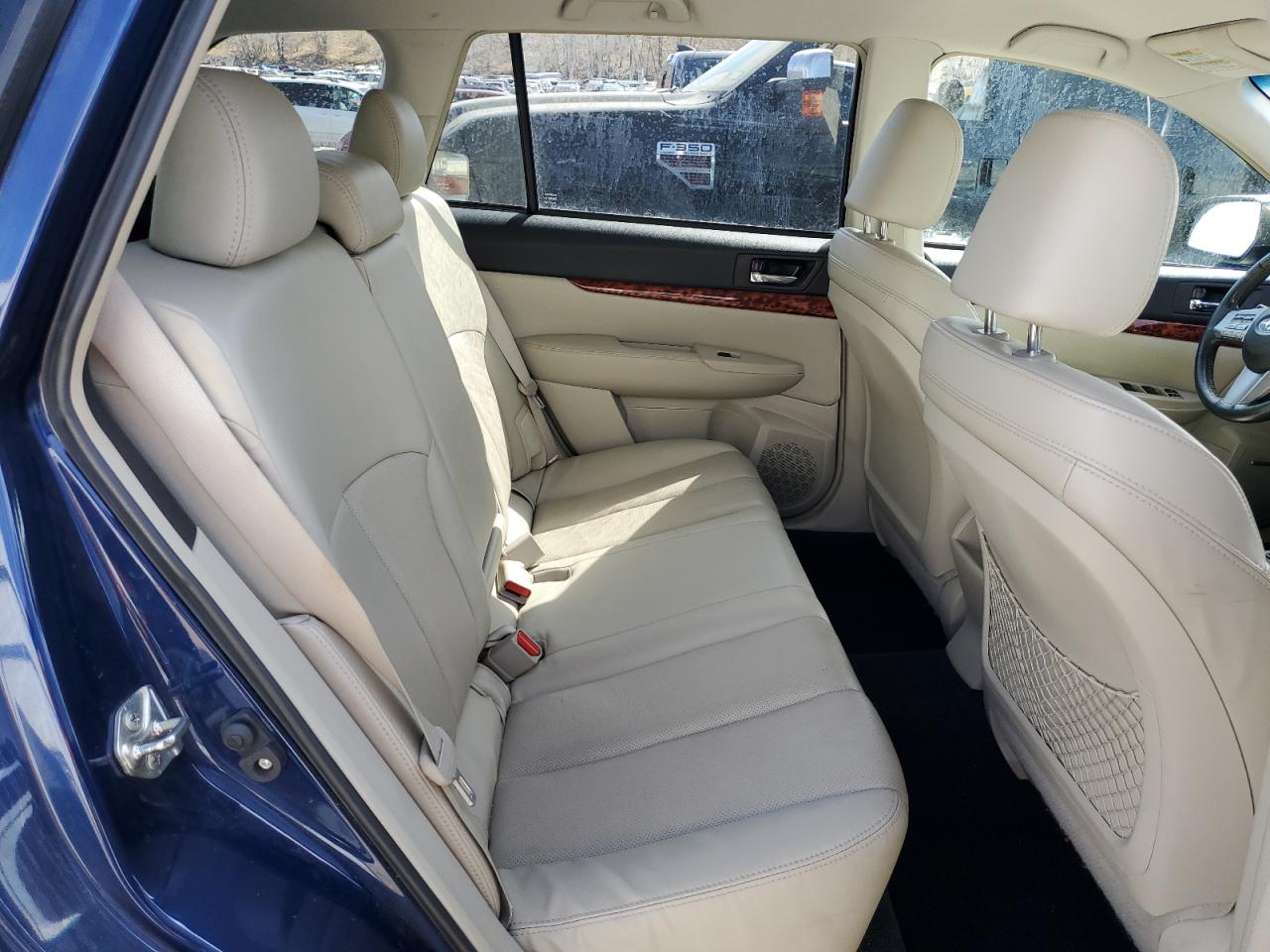 2011 Subaru Outback - Image 11