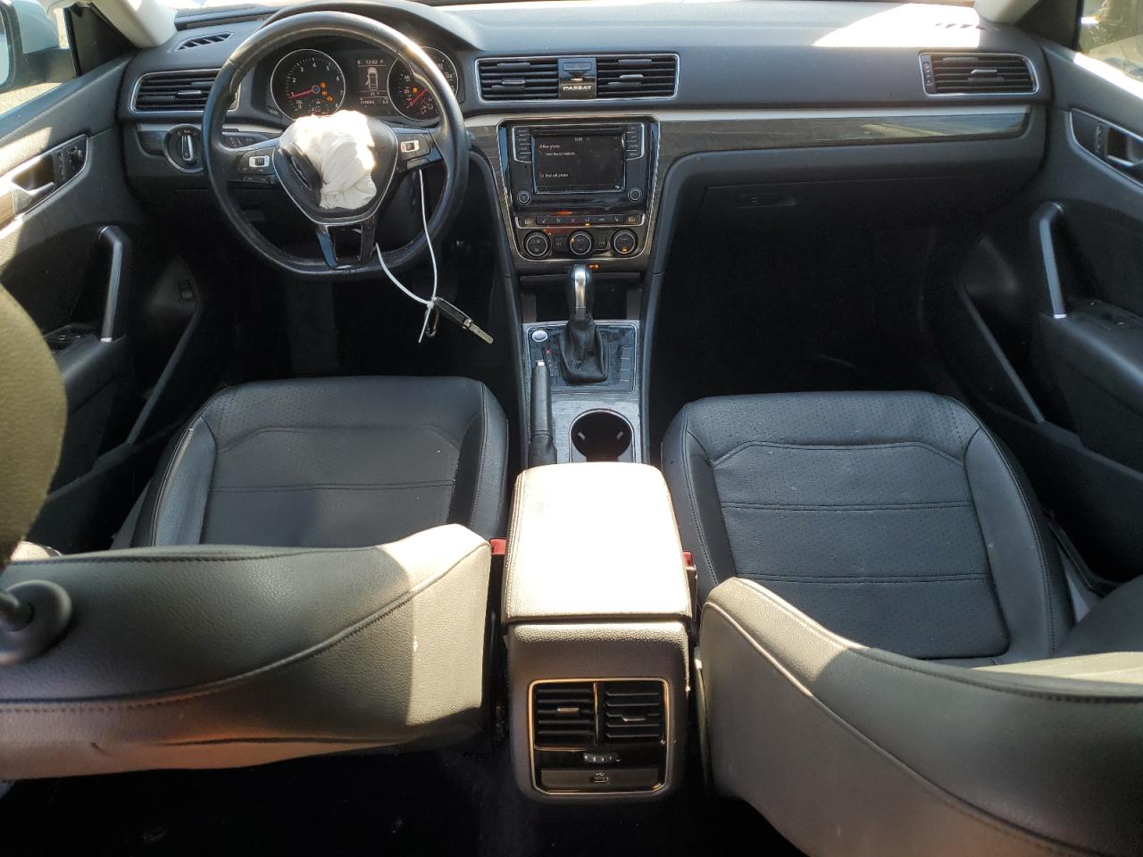 2018 Volkswagen Passat - Image 8