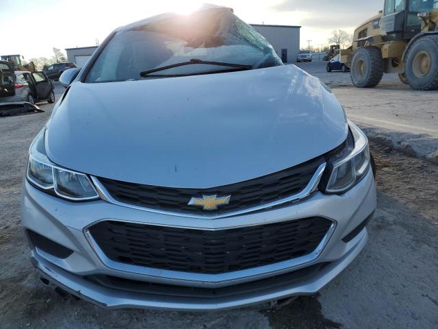 Sedans CHEVROLET CRUZE 2017 Srebrny
