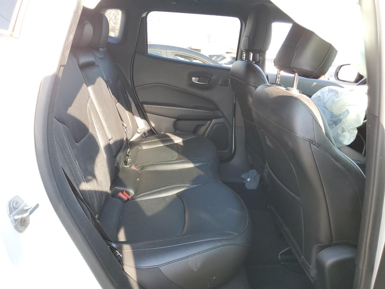 2020 Jeep Compass - Image 11