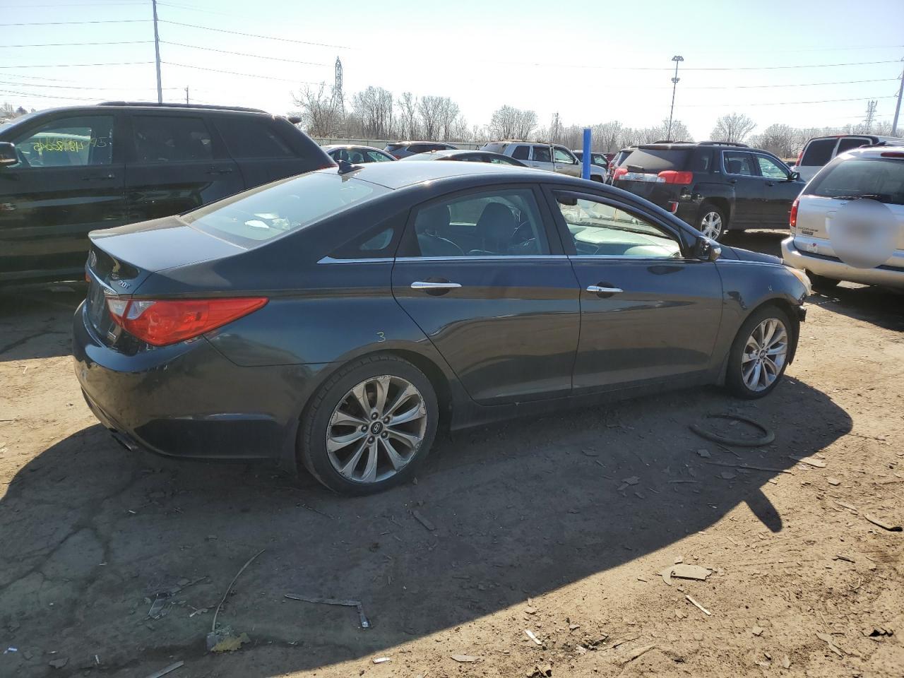 2013 Hyundai Sonata - Image 3