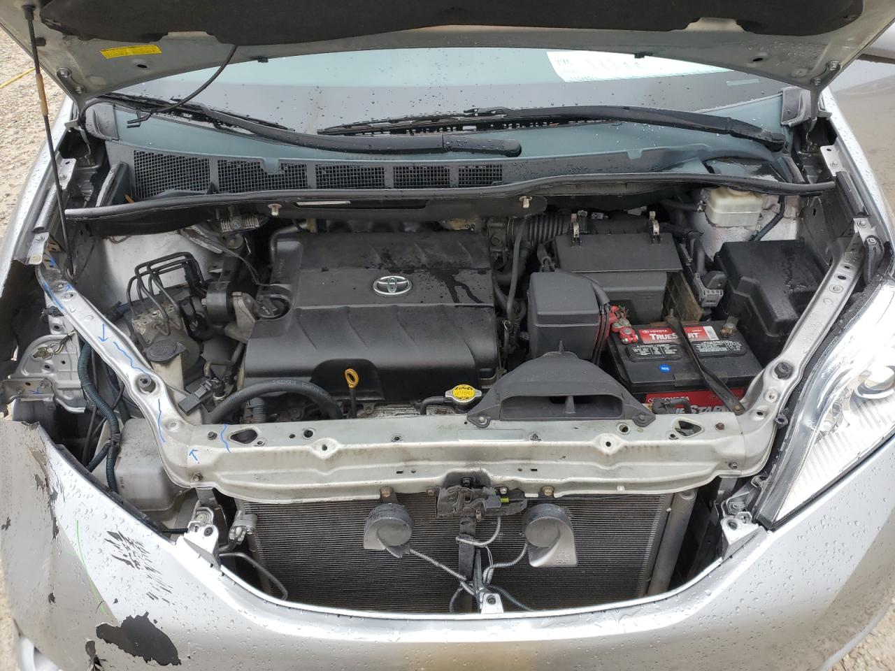 2011 Toyota Sienna - Image 12