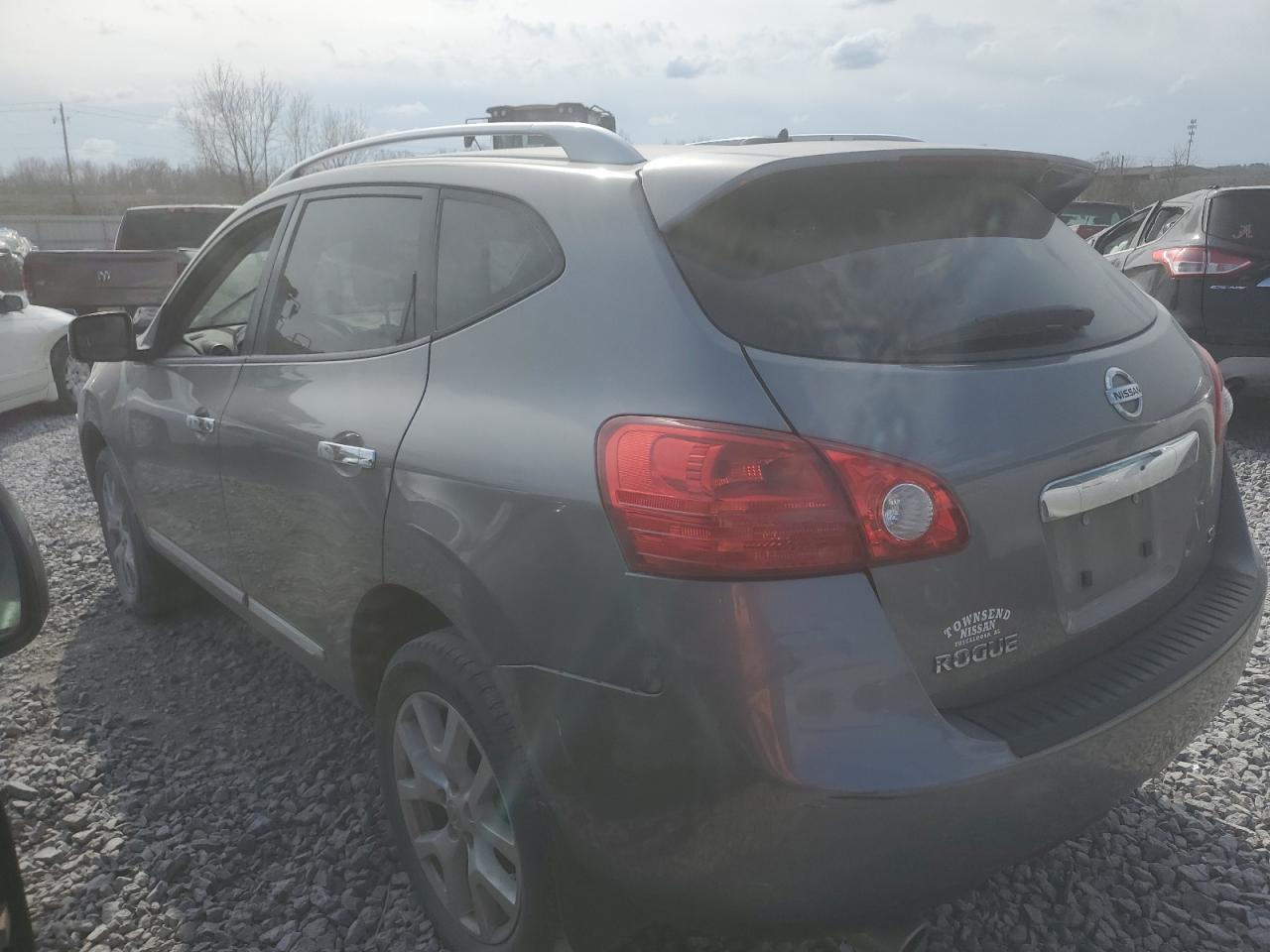 2012 Nissan Rogue - Image 2