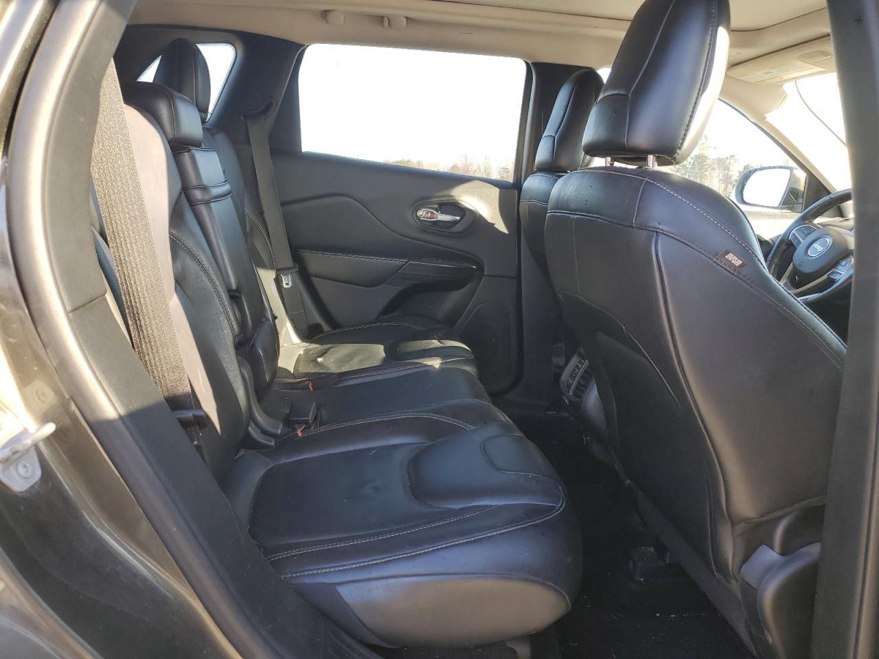 2015 Jeep Grand Cherokee - Image 11