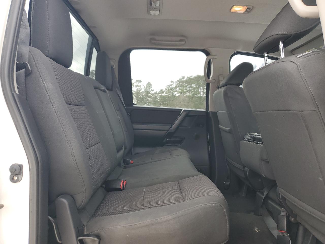 2013 Nissan Titan - Image 10