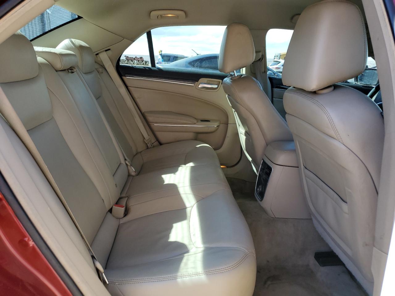 2013 Chrysler 300 - Image 10