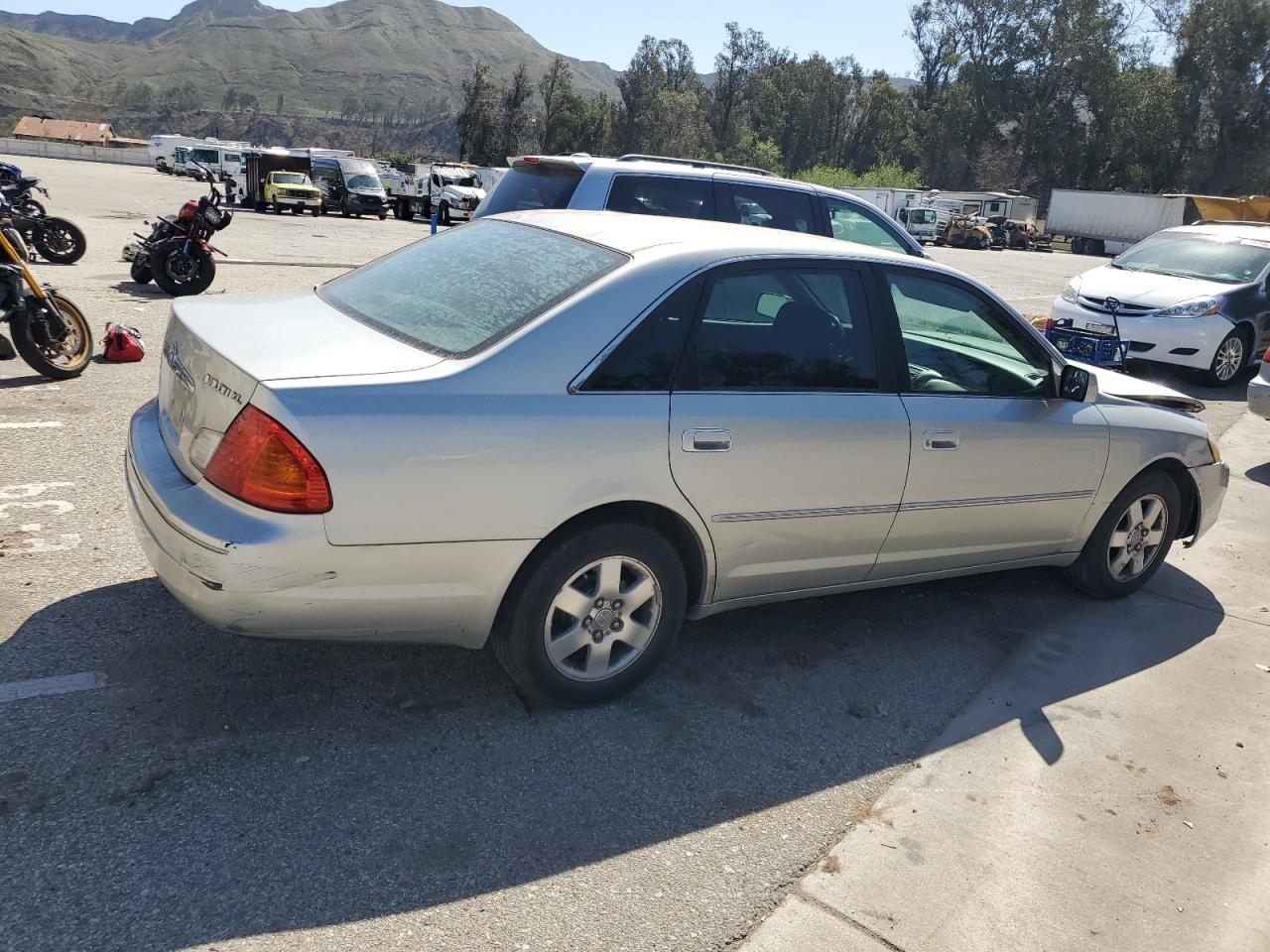 2002 Toyota Avalon - Image 3