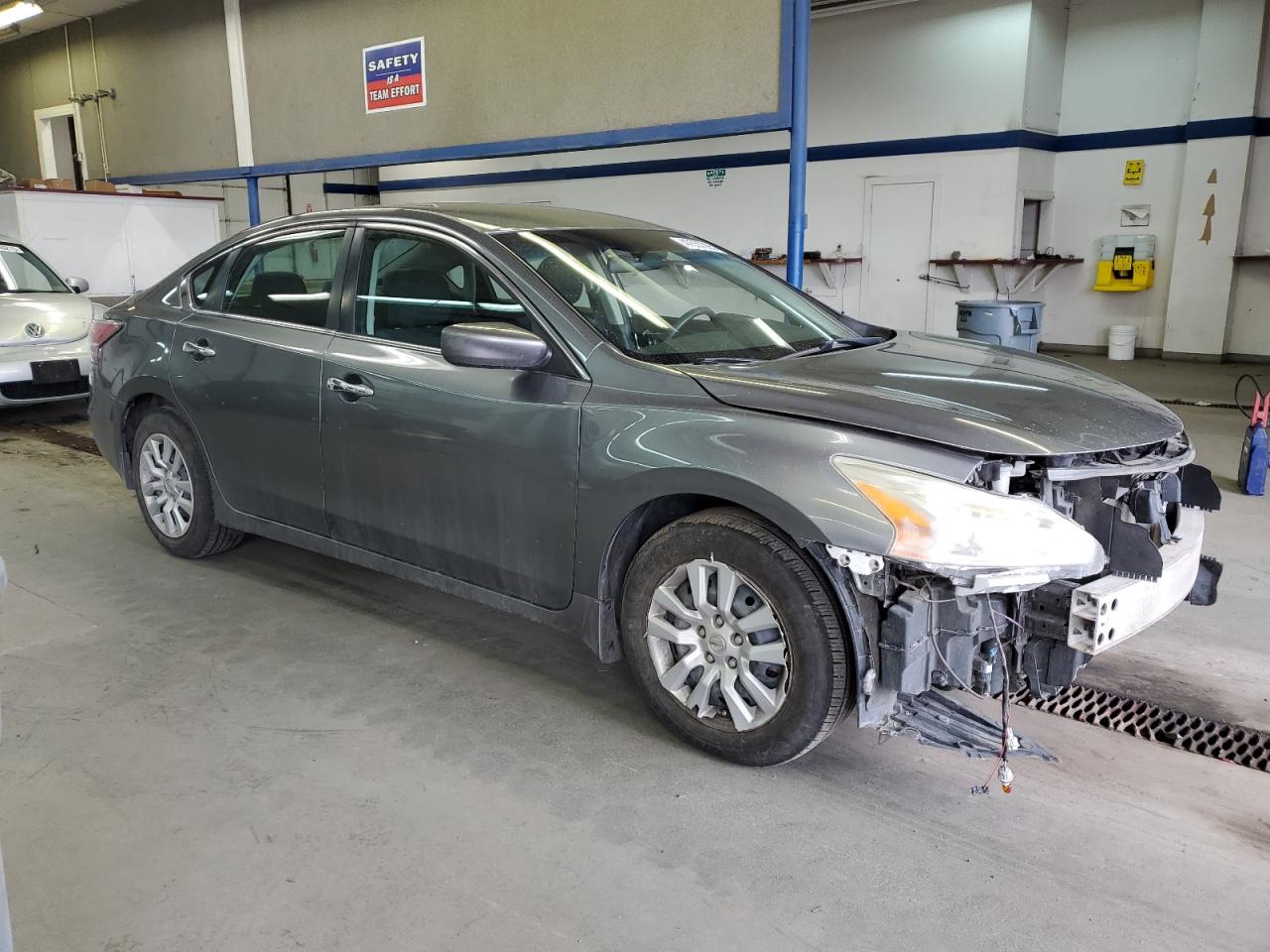 2015 Nissan Altima - Image 4