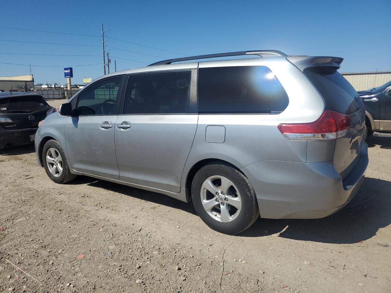 2013 Toyota Sienna - Image 2