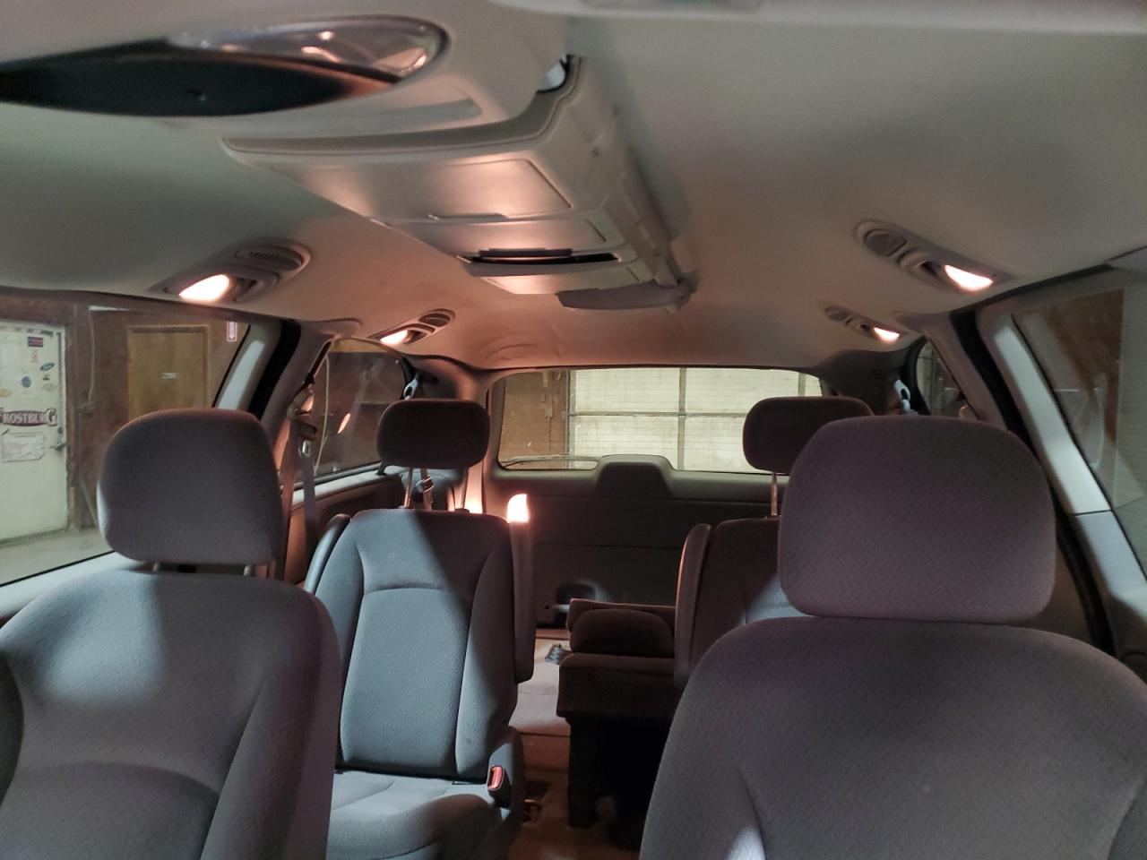 2006 Dodge Caravan - Image 10