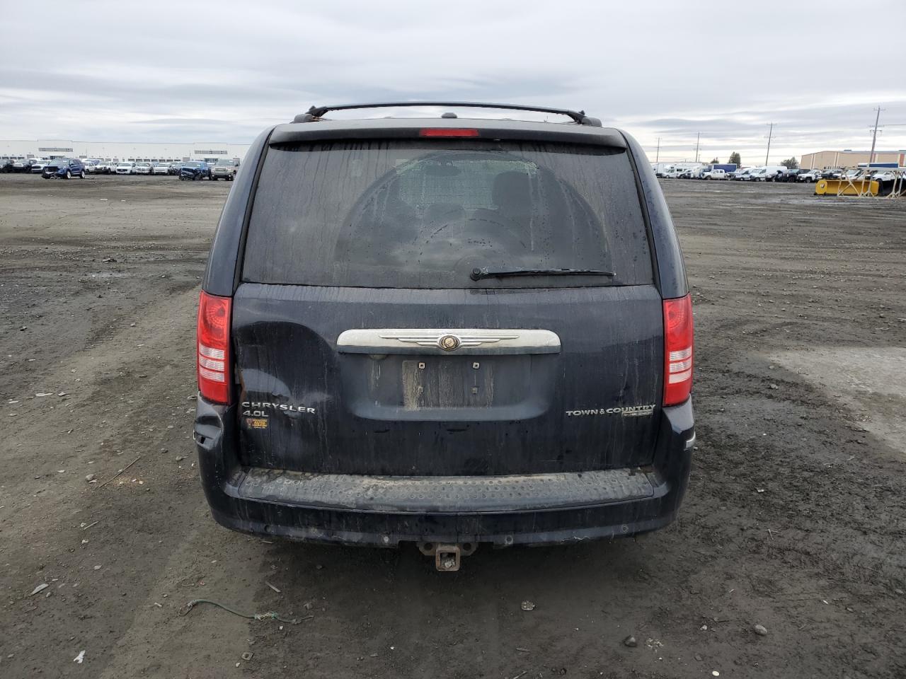 2010 Chrysler Town & Country - Image 6