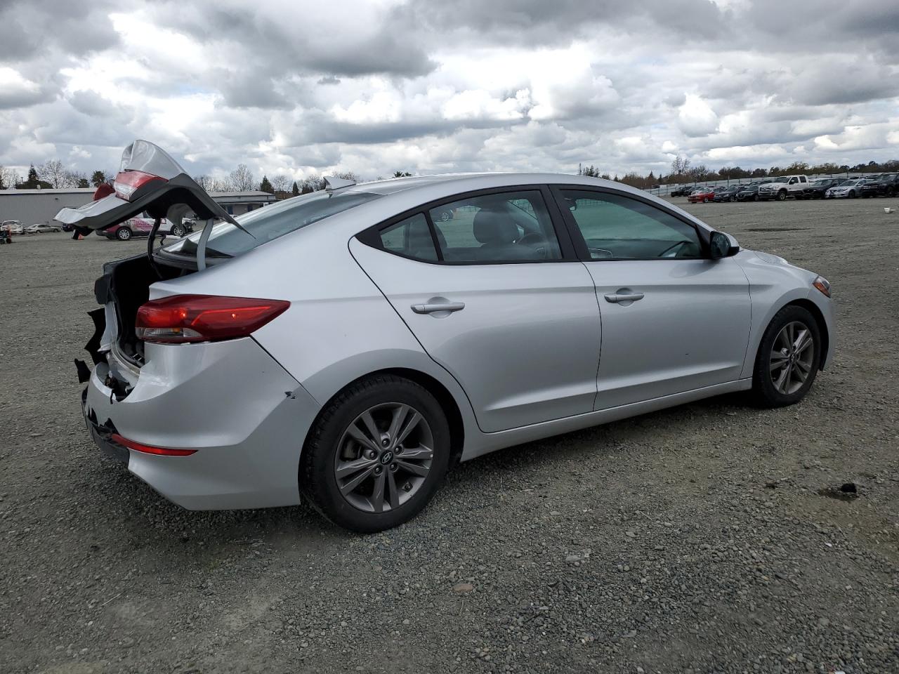 2018 Hyundai Elantra - Image 3