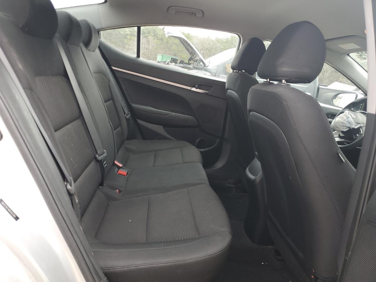 2019 Hyundai Elantra - Image 11