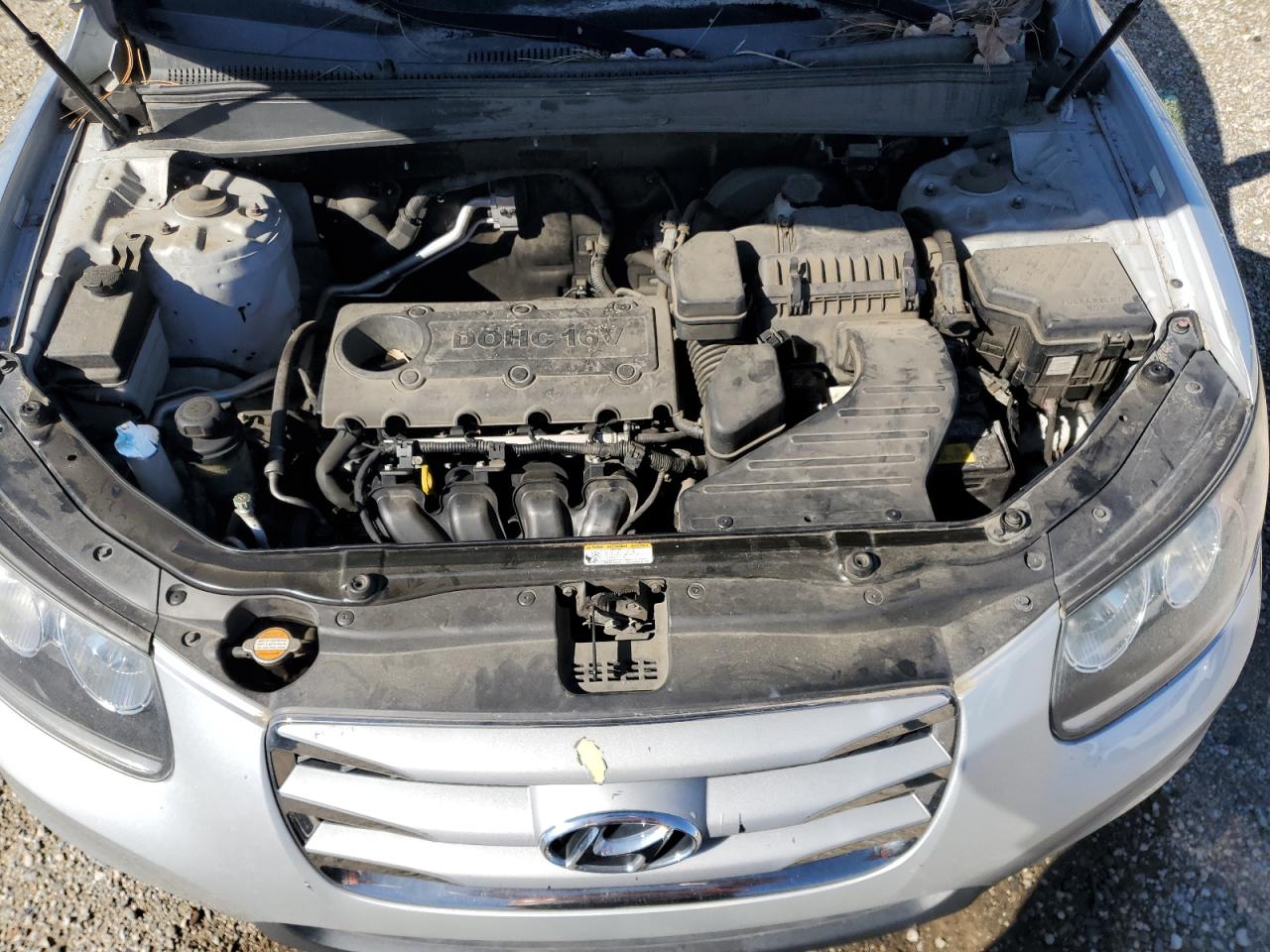 2012 Hyundai Santa Fe - Image 11