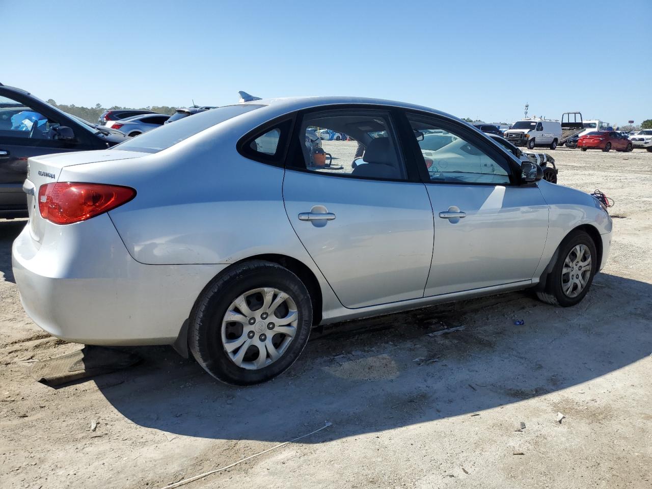 2010 Hyundai Elantra - Image 3