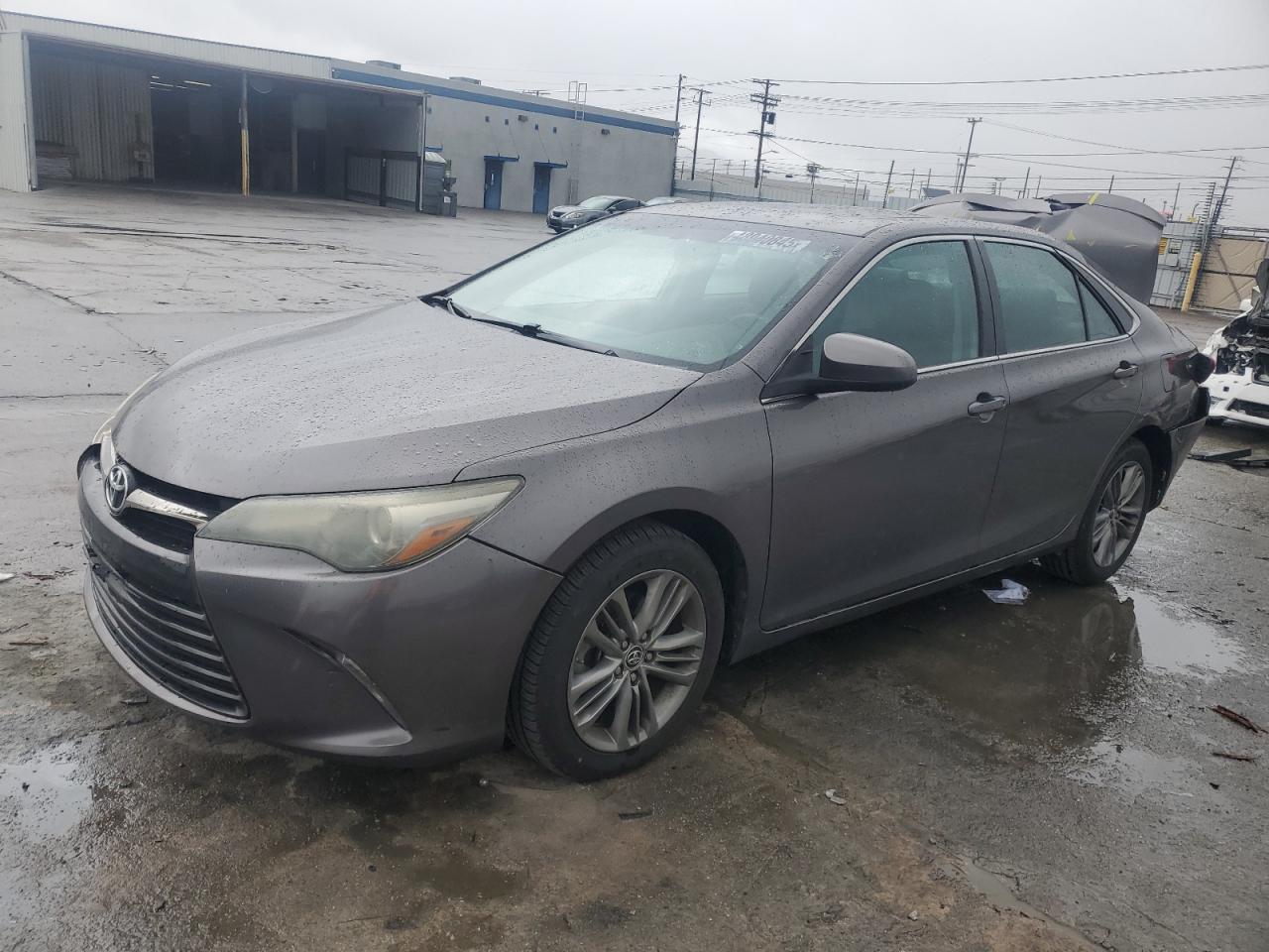 2016 Toyota Camry Le იყიდება Sun Valley-ში, CA - Rear End