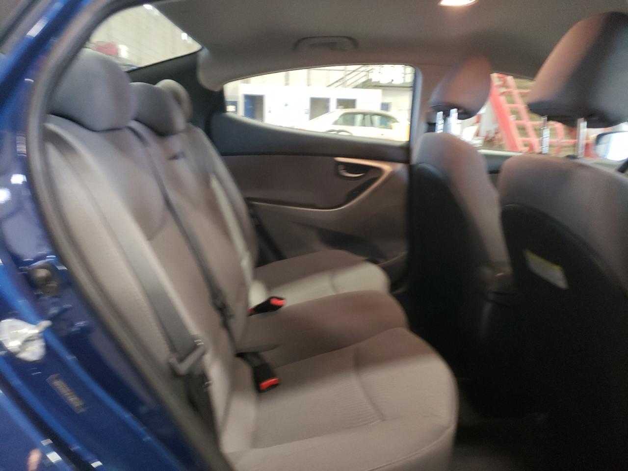 2015 Hyundai Elantra - Image 10