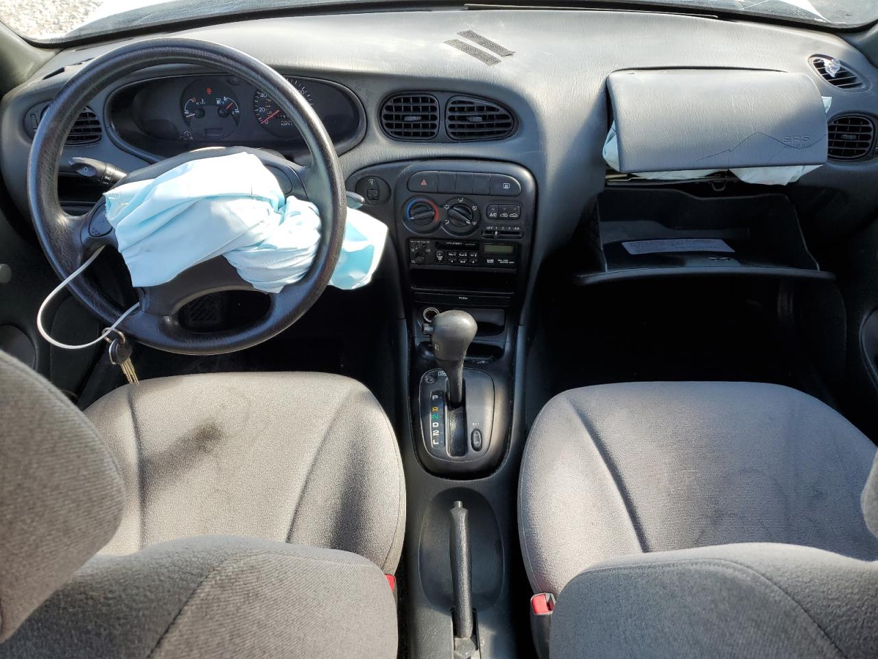 1998 Hyundai Elantra - Image 8