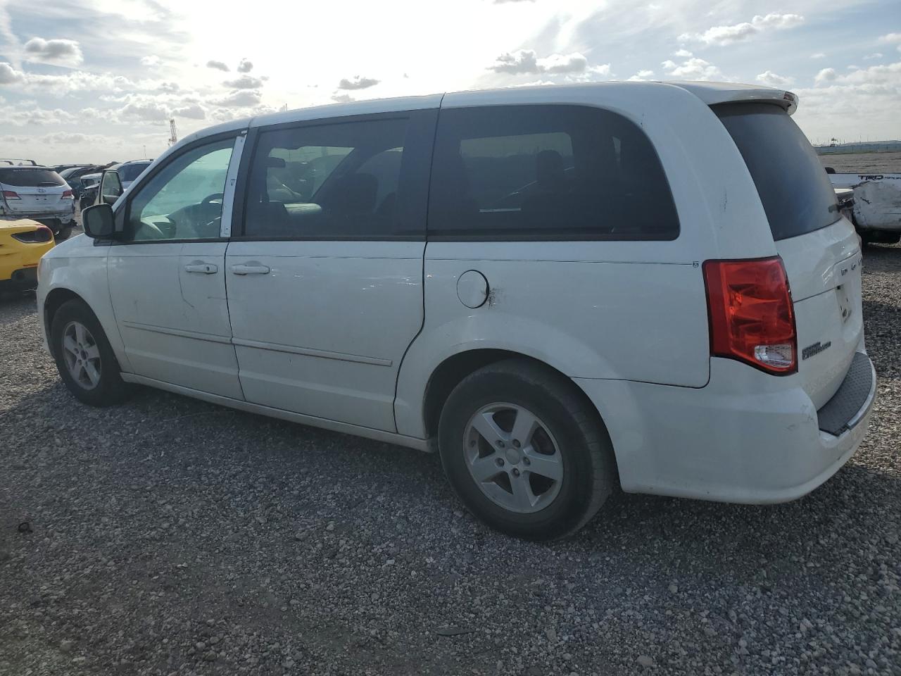 2013 Dodge Caravan - Image 2