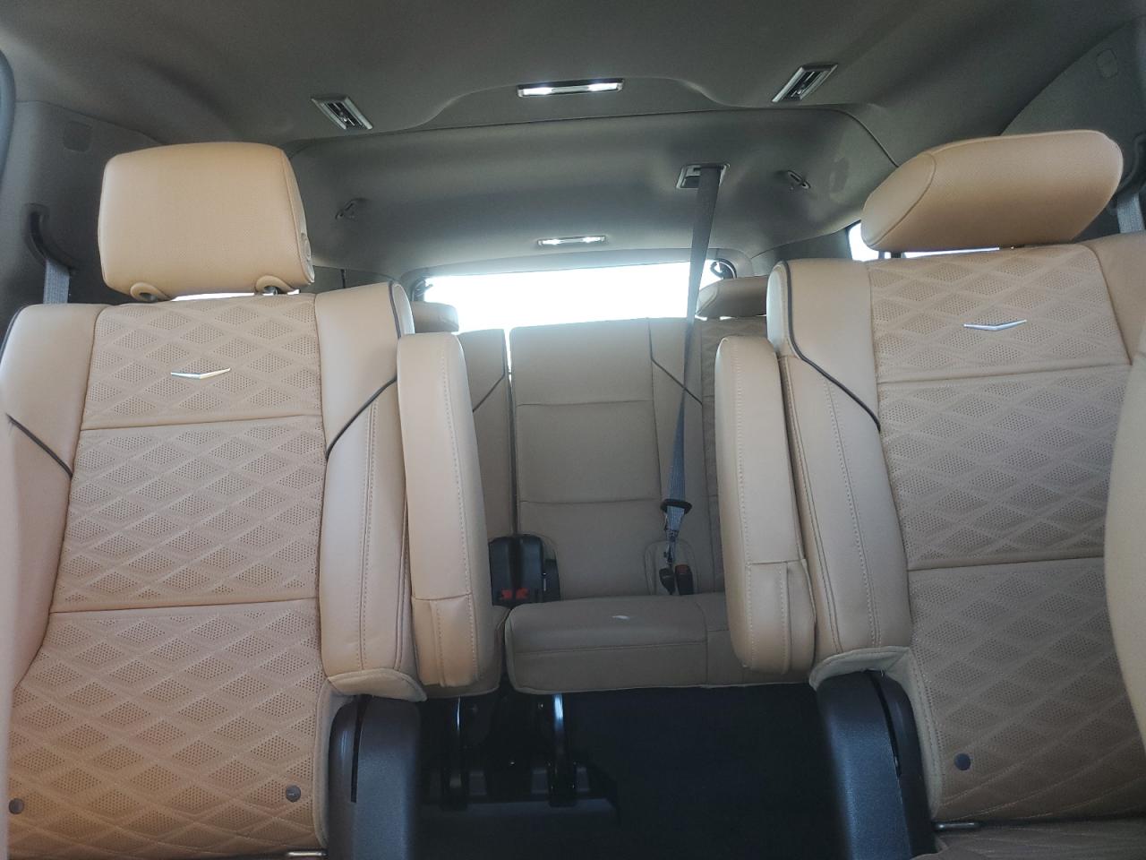 2022 Cadillac Escalade - Image 10