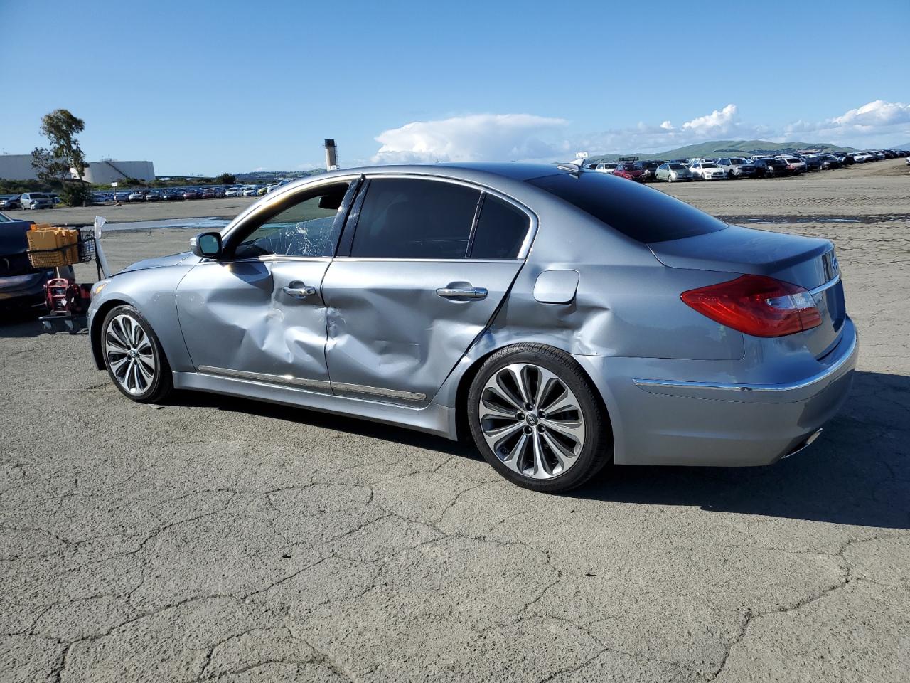 2014 Hyundai Genesis - Image 2