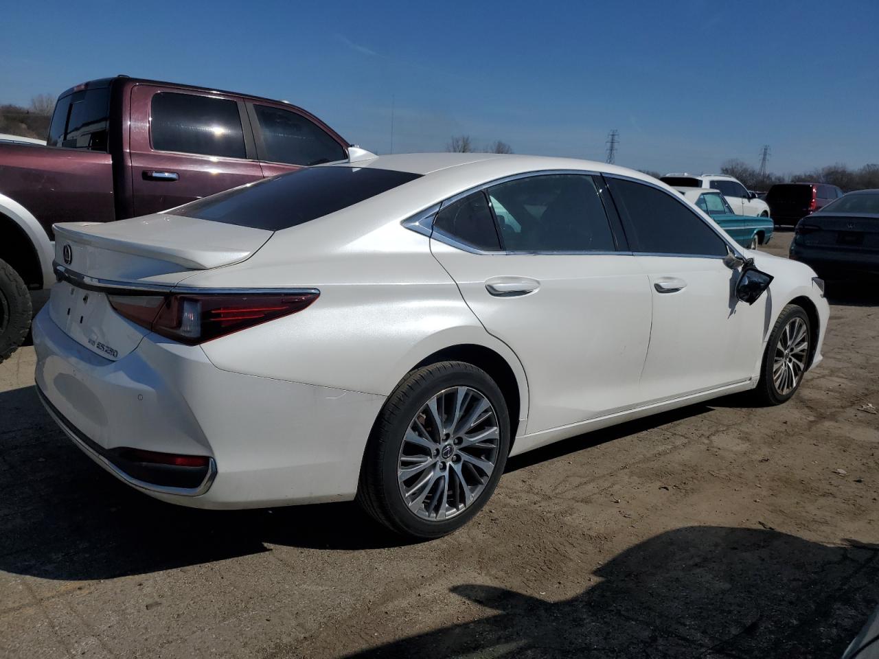 2021 Lexus ES - Image 3