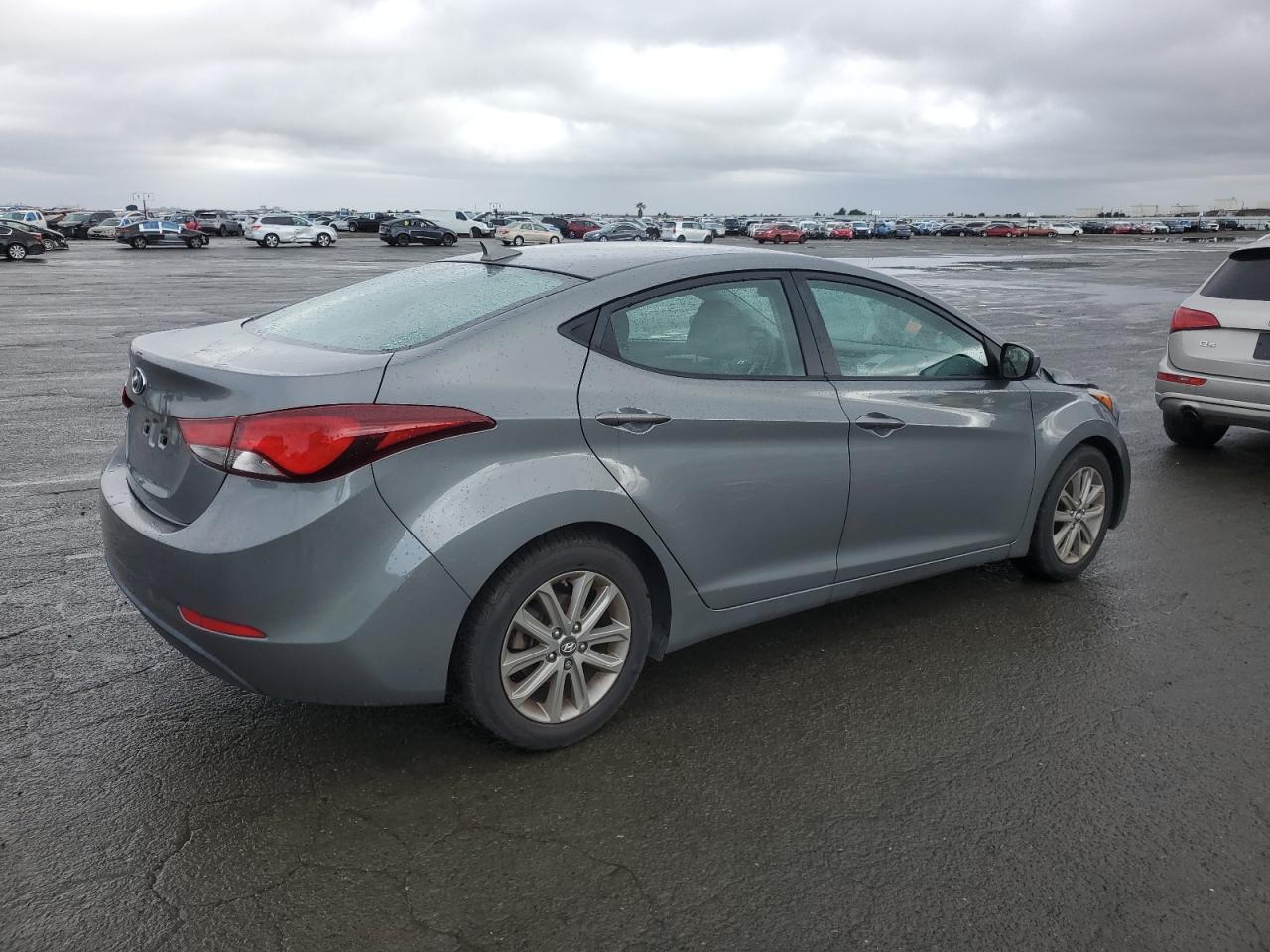 2014 Hyundai Elantra - Image 3
