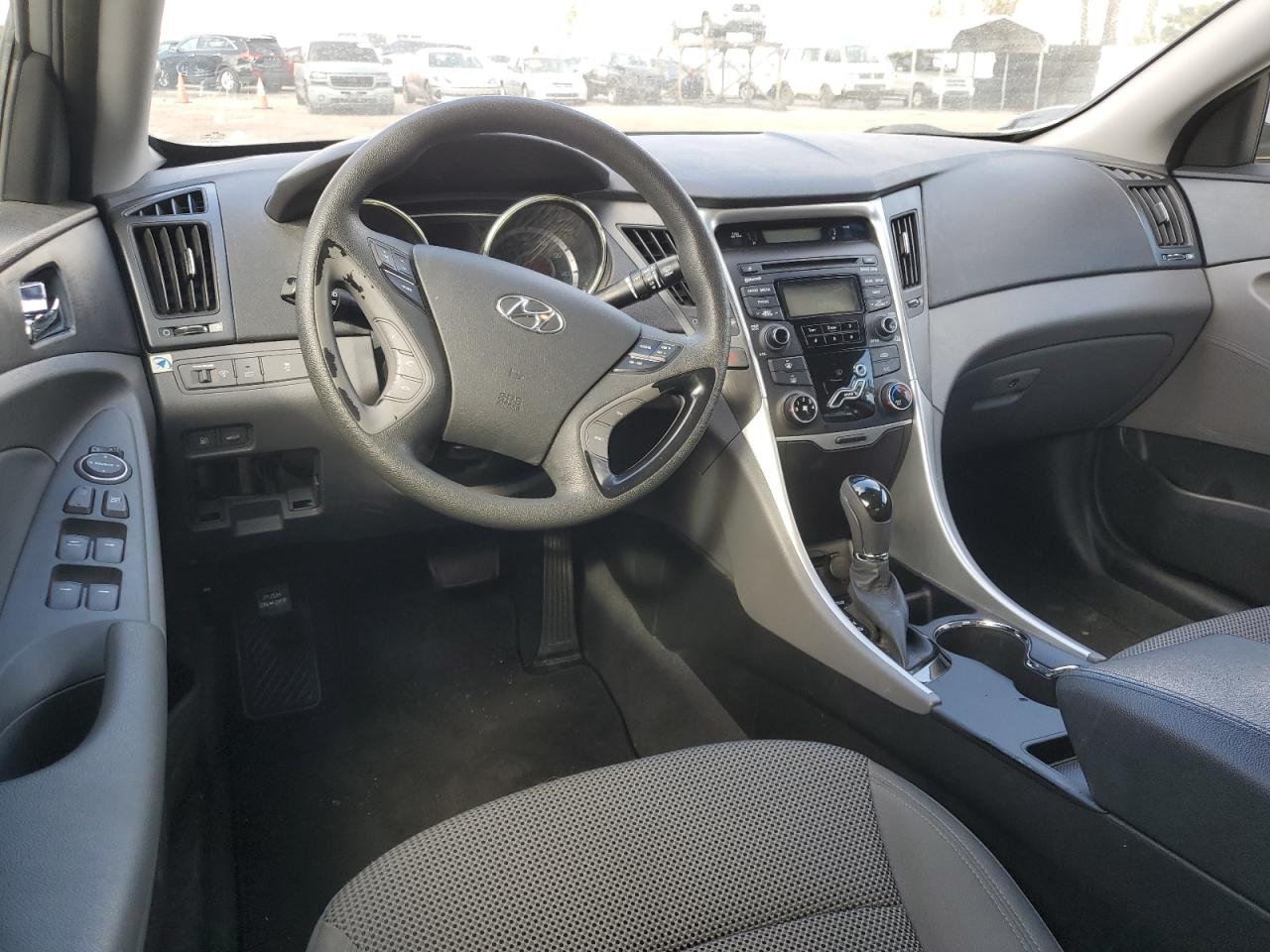 2012 Hyundai Sonata - Image 8