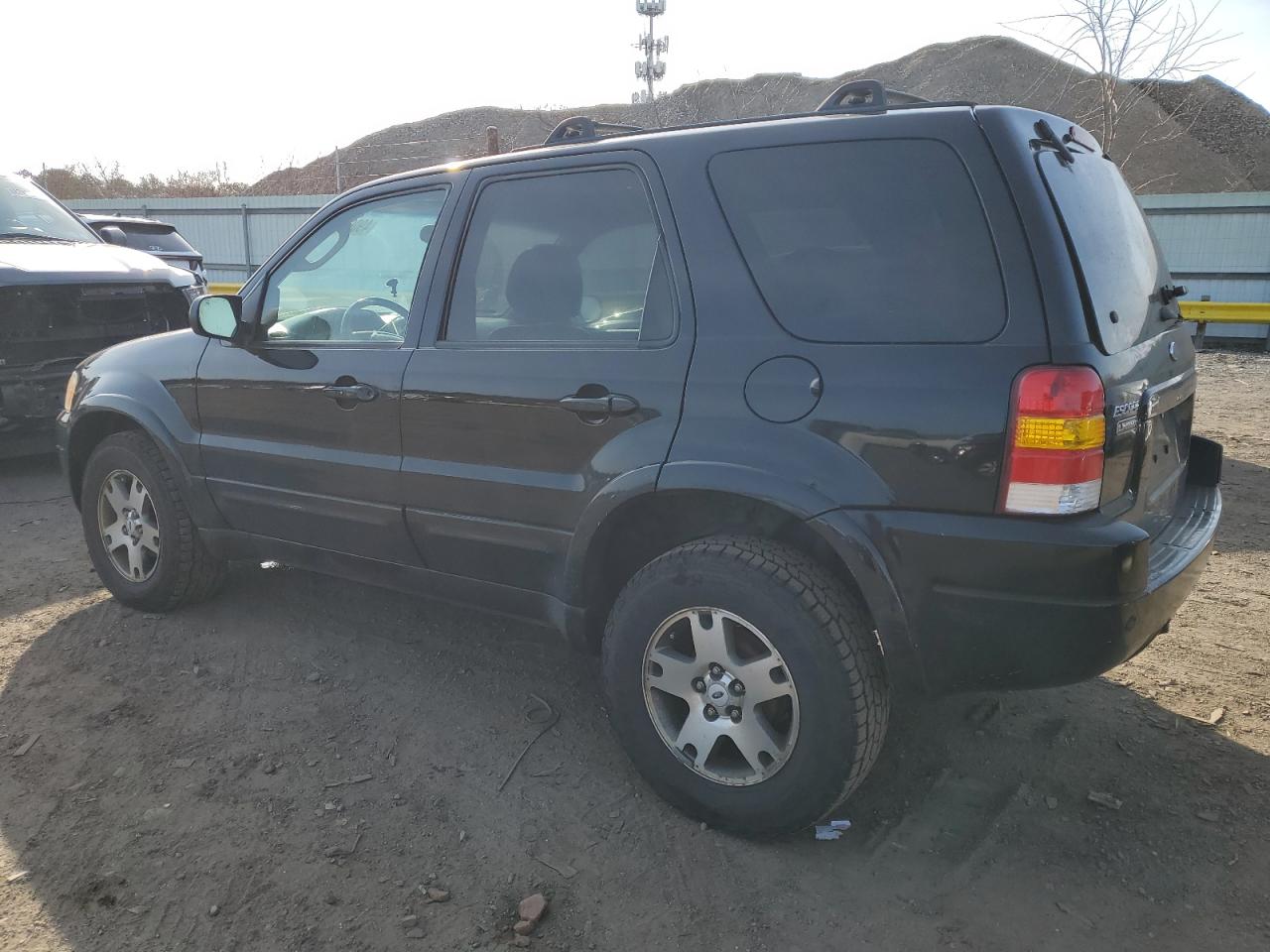 2004 Ford Escape - Image 2